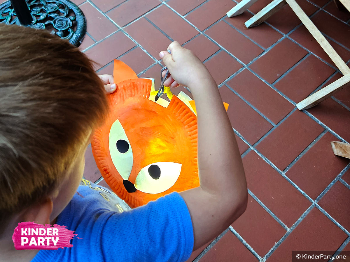 Laternenlauf mit Kleinkindern - DIY Laterne in Form eines Fuchses