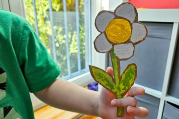 DIY Blume zum Muttertag – Basteln mit Kindern