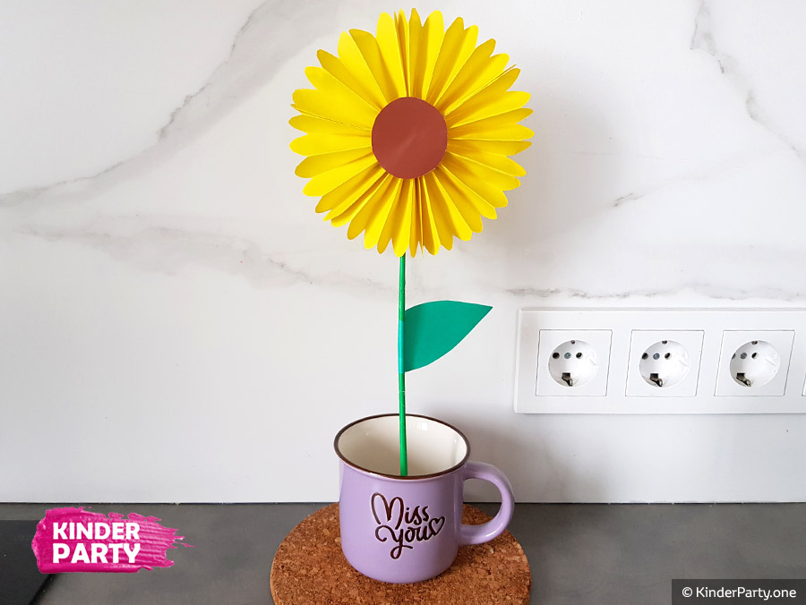 DIY Sonnenblume aus Tonpapier